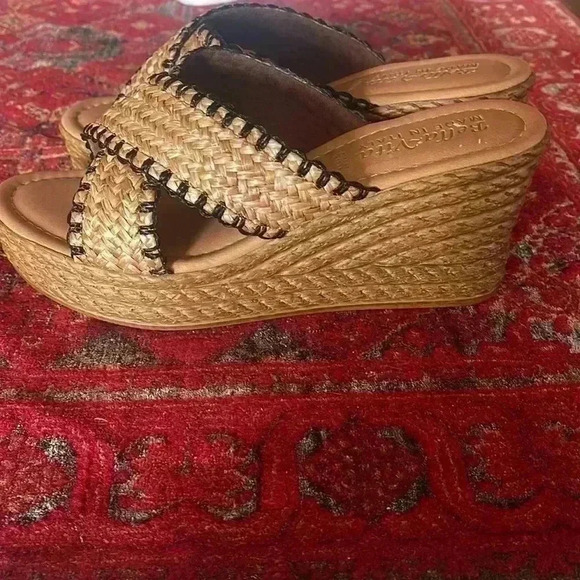 Bella Vita women’s size 9 WW slip on sandals. - Picture 5 of 8